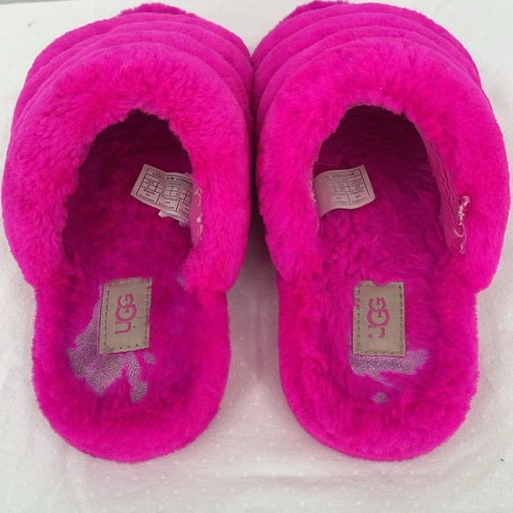 UGG GIRLS SIZE 3 Fuzzy Pink Slippers - Picture 5 of 7